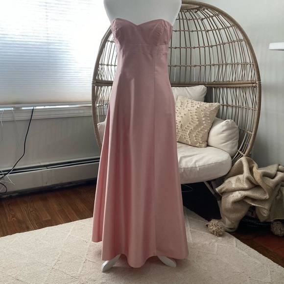 Laundry By Shelli Segal Dresses & Skirts - Laundry by Shelli Segal‎ 100% Silk Ice Pink Gown 4 Sweetheart Neckline
